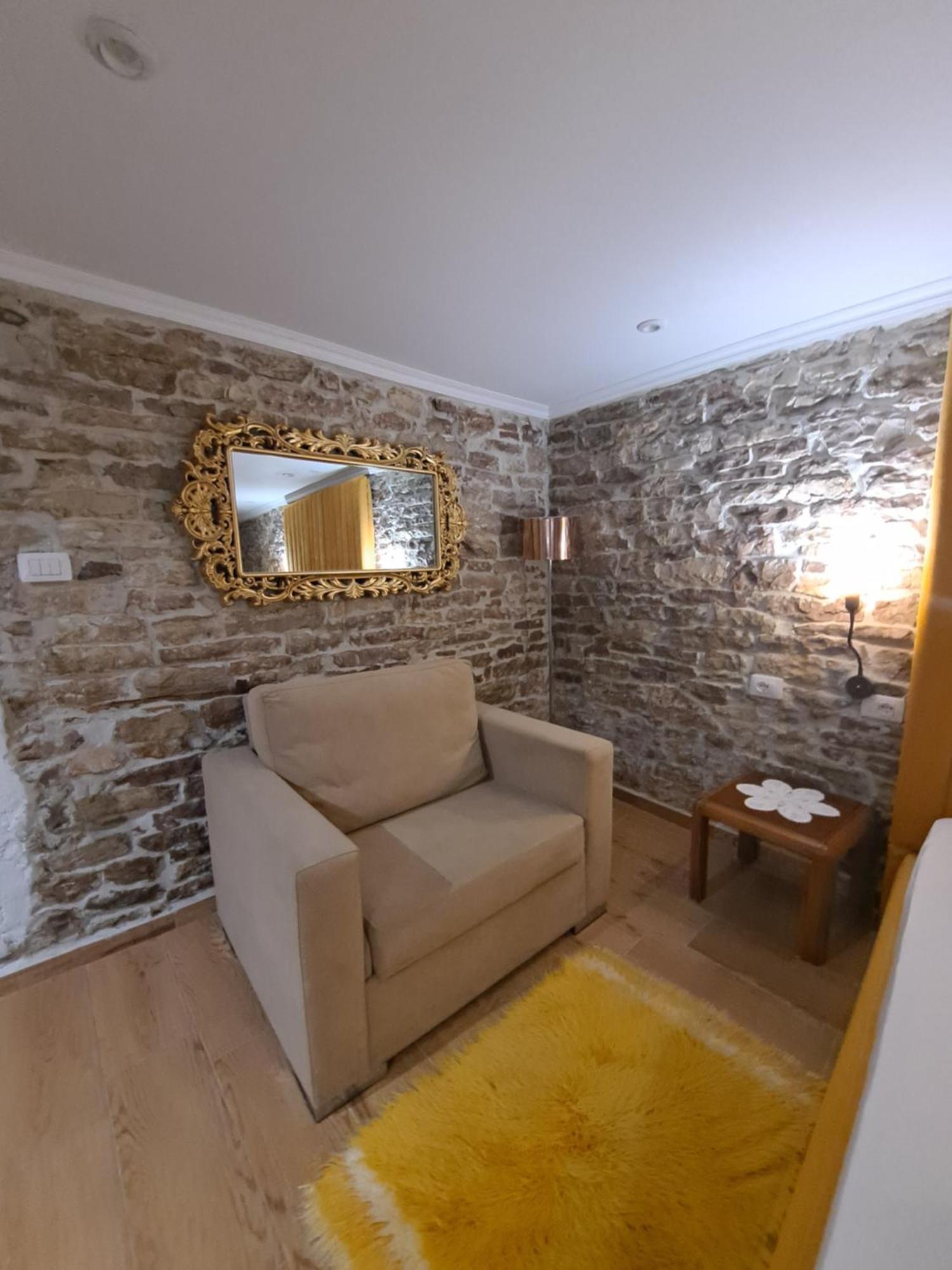 "Villa 70" Guesthouse Gjirokastër Buitenkant foto