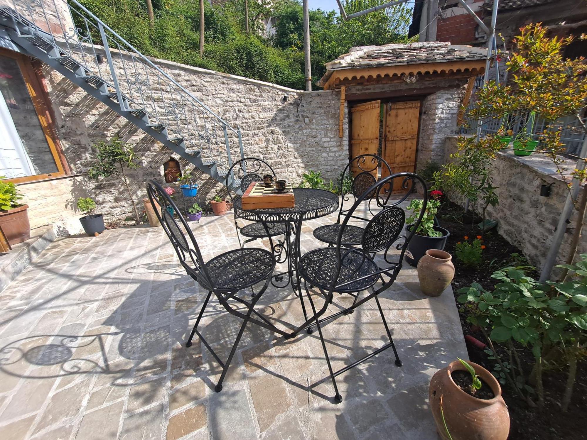 "Villa 70" Guesthouse Gjirokastër Buitenkant foto