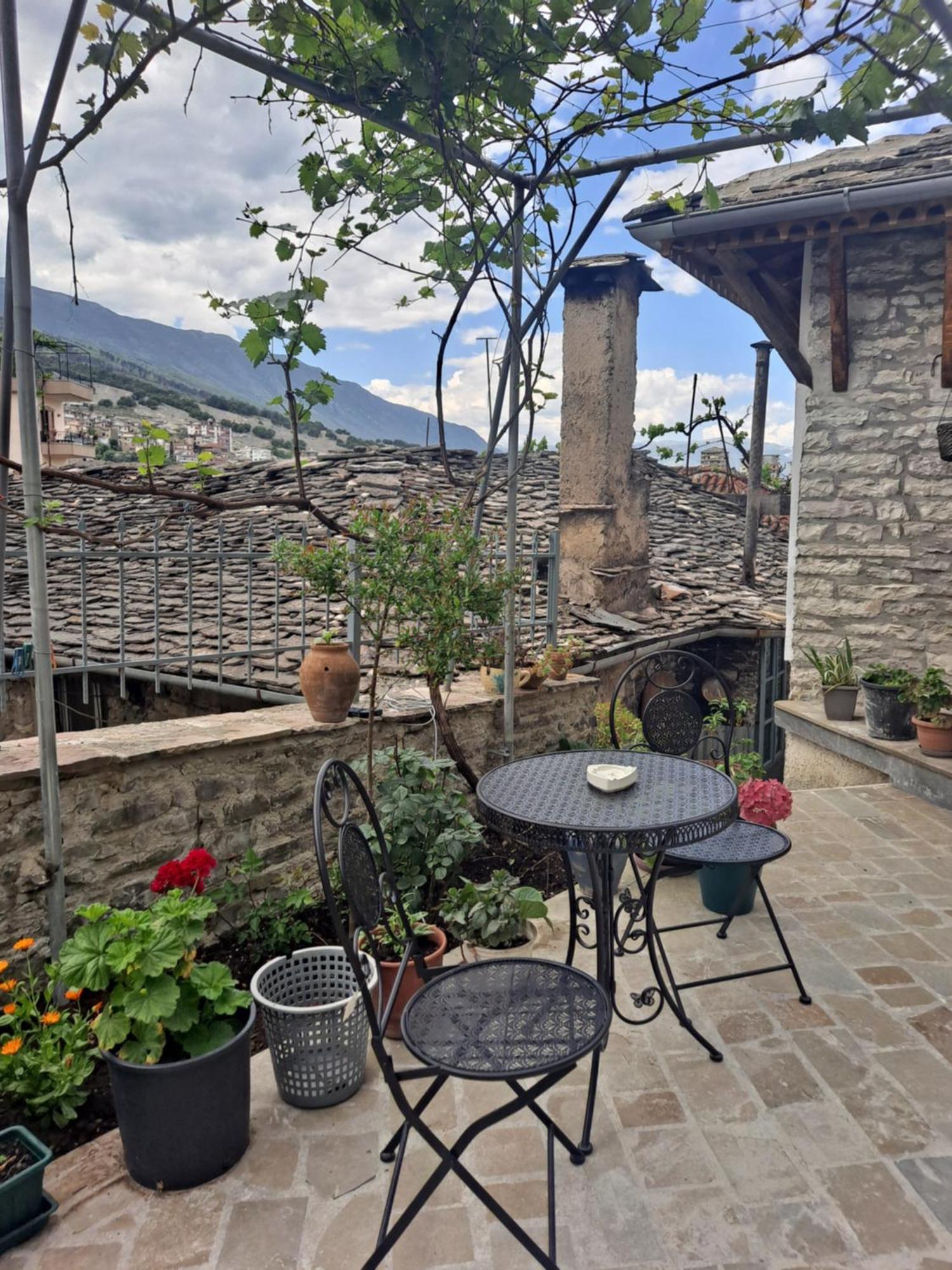 "Villa 70" Guesthouse Gjirokastër Buitenkant foto
