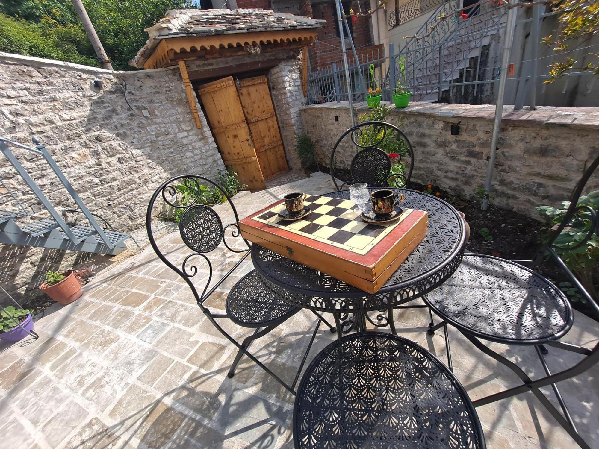 "Villa 70" Guesthouse Gjirokastër Buitenkant foto