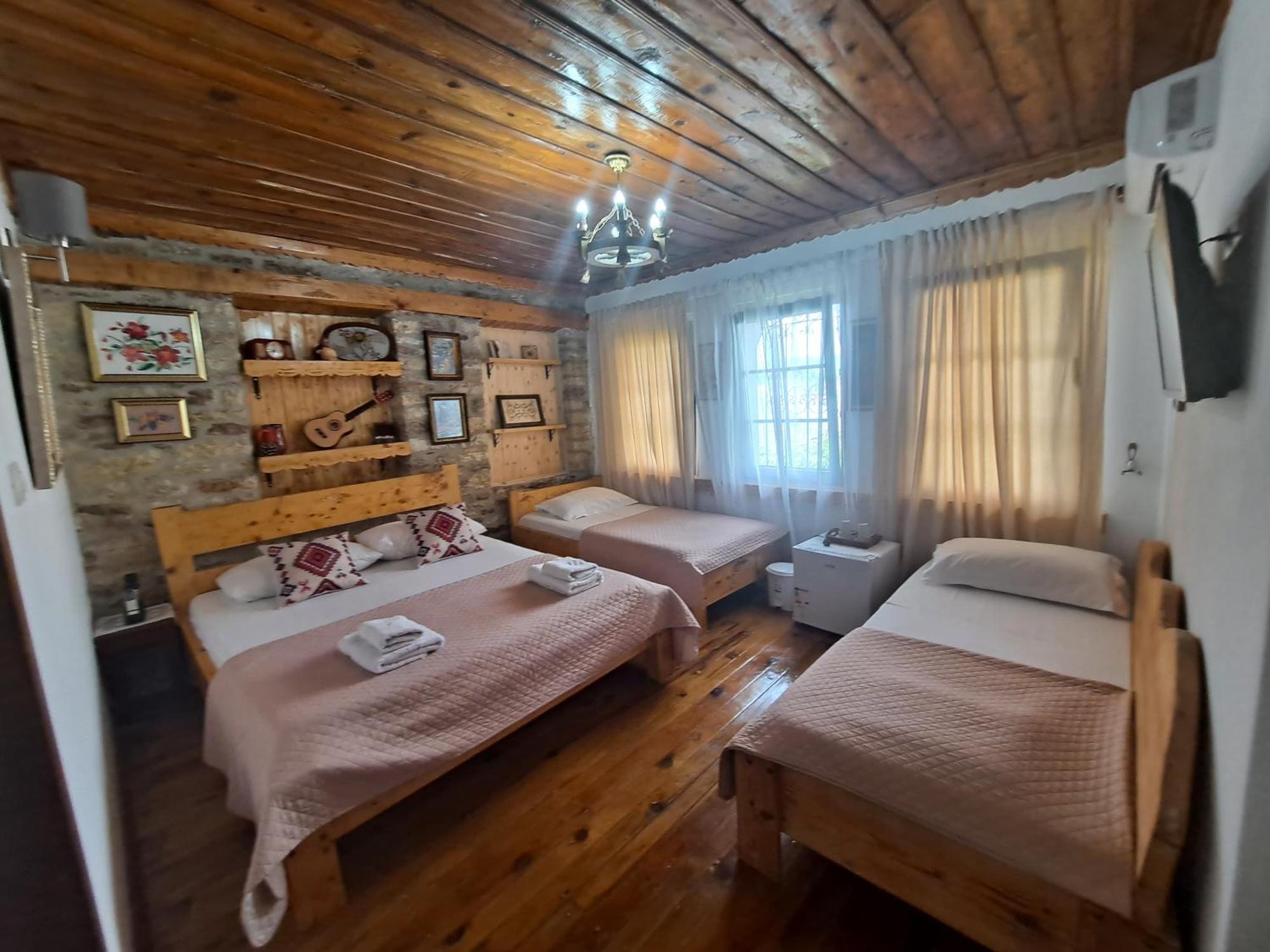 "Villa 70" Guesthouse Gjirokastër Buitenkant foto